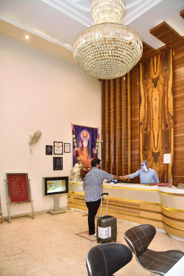 Aman Continental - 2Mins From Railway Station And 5 Mins From Metro Hotel New Delhi Buitenkant foto