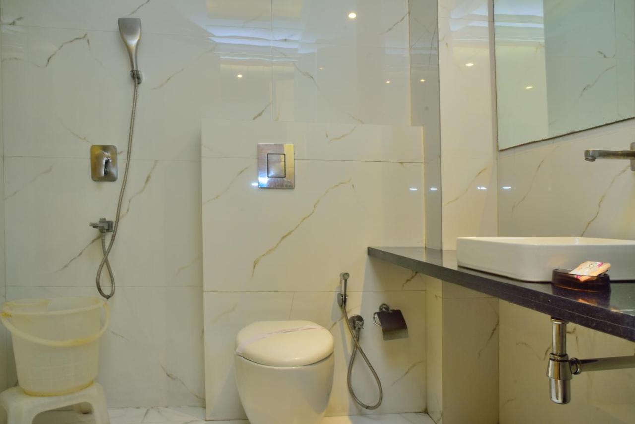 Aman Continental - 2Mins From Railway Station And 5 Mins From Metro Hotel New Delhi Buitenkant foto