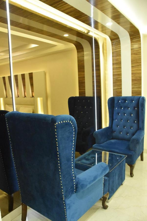 Aman Continental - 2Mins From Railway Station And 5 Mins From Metro Hotel New Delhi Buitenkant foto