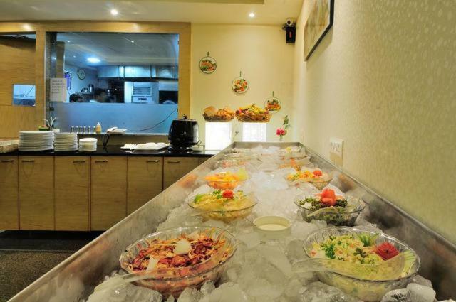 Aman Continental - 2Mins From Railway Station And 5 Mins From Metro Hotel New Delhi Buitenkant foto